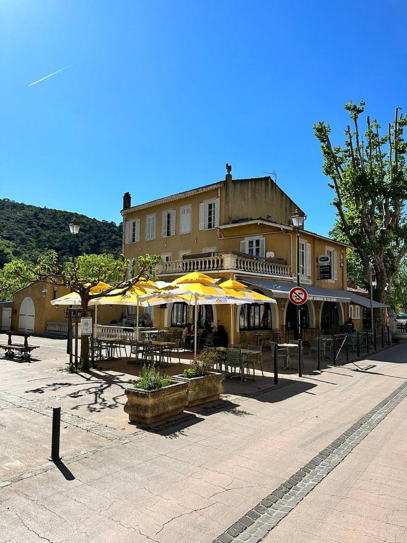 Hotel De La Loube La Roquebrussanne Zewnętrze zdjęcie