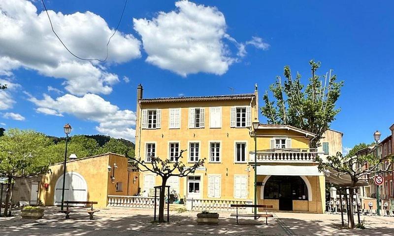 Hotel De La Loube La Roquebrussanne Zewnętrze zdjęcie