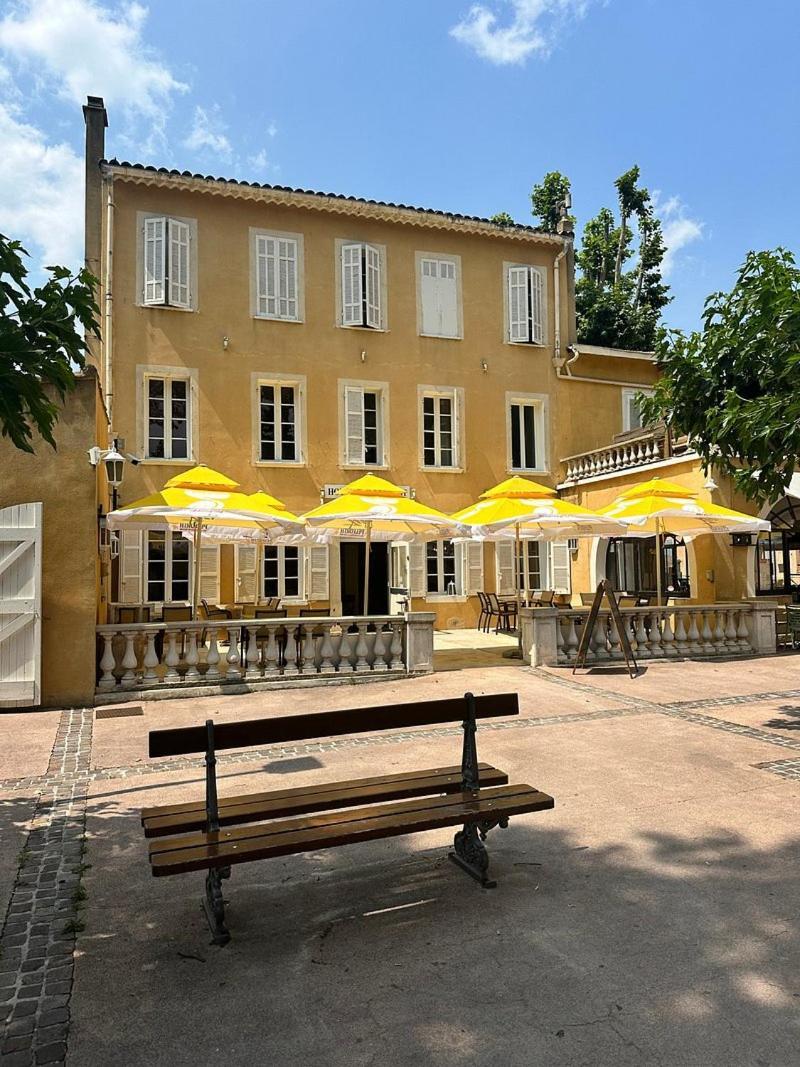 Hotel De La Loube La Roquebrussanne Zewnętrze zdjęcie