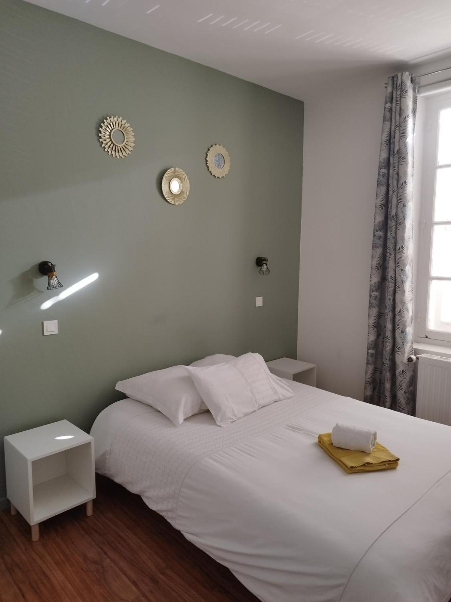 Hotel De La Loube La Roquebrussanne Zewnętrze zdjęcie