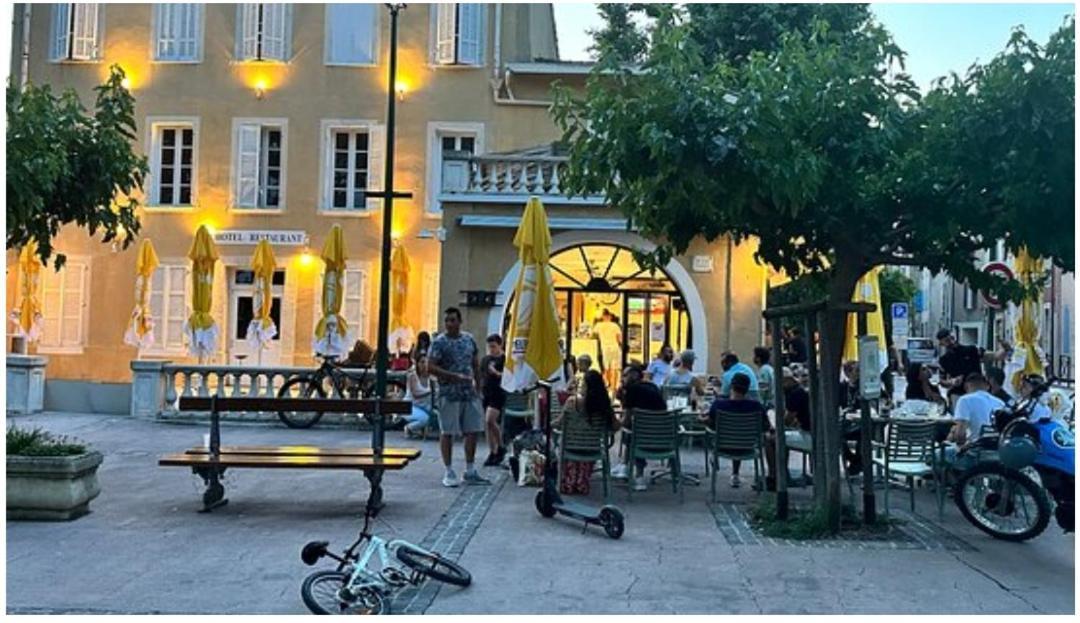 Hotel De La Loube La Roquebrussanne Zewnętrze zdjęcie